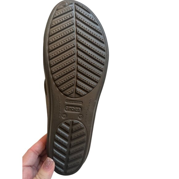 NWOT Womens Size 10 Crocs Brown Sandals Rose Gold Studded Oval Accents Slip-On - Picture 5 of 7